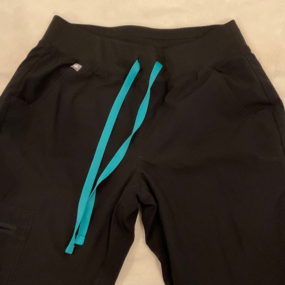 FIGS black jogger scrub pants